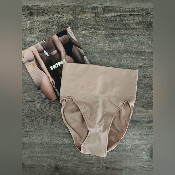 SKIMS Core Control Solutionwear (L/XL - fits like a Small) - Picture 1 of 5